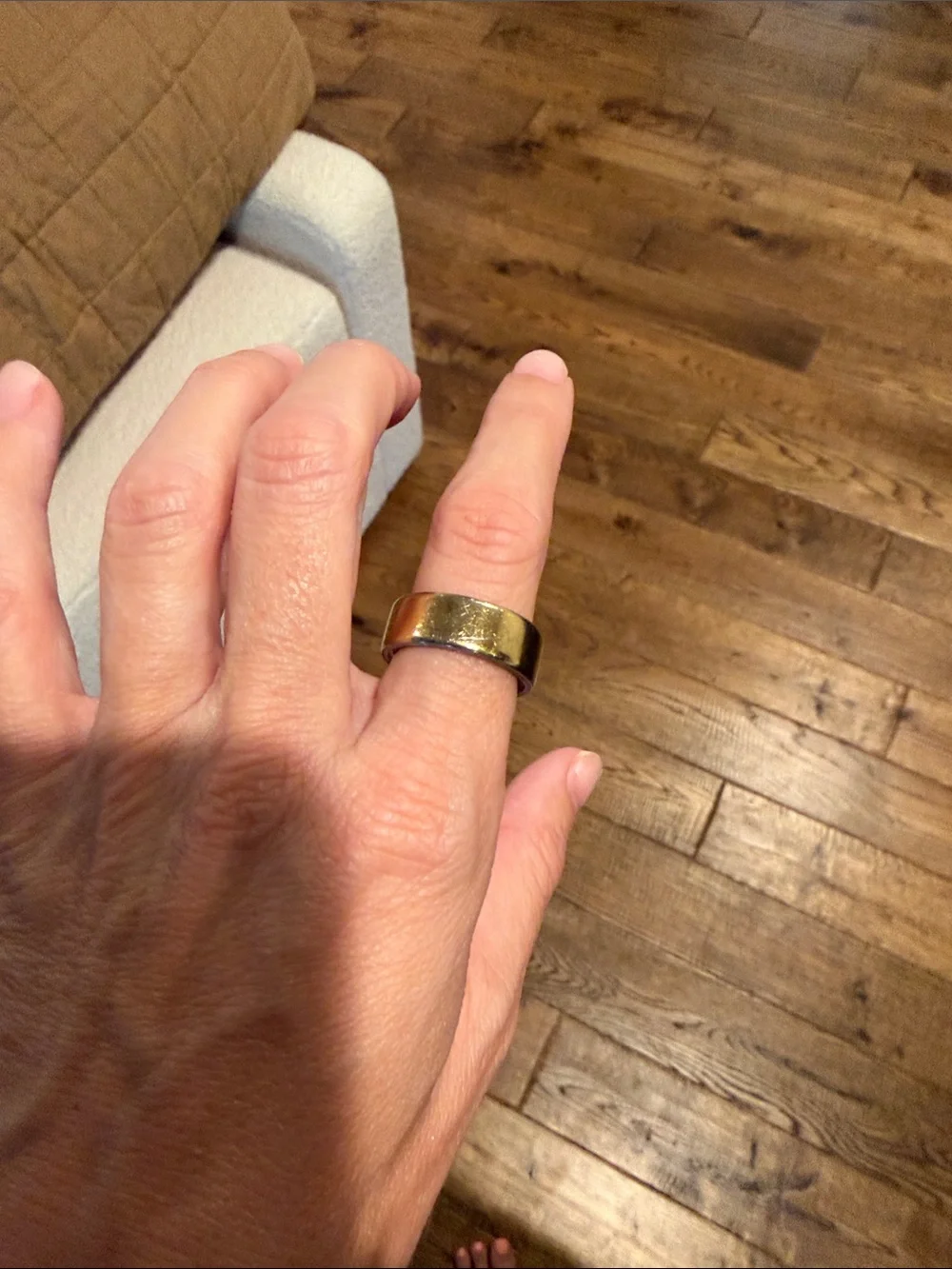 Gold Oura Ring with Charging Dock